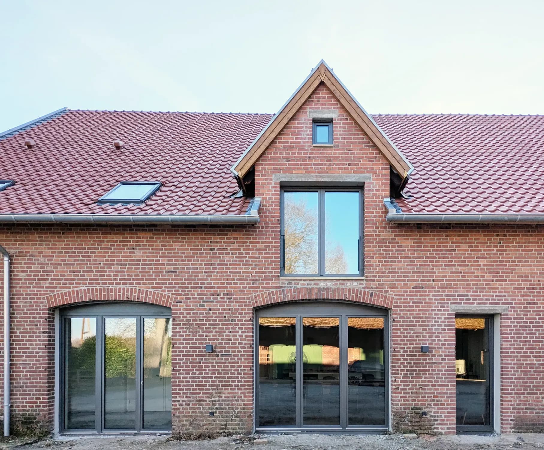 Umbau alte Scheune – Hofseite – nachher